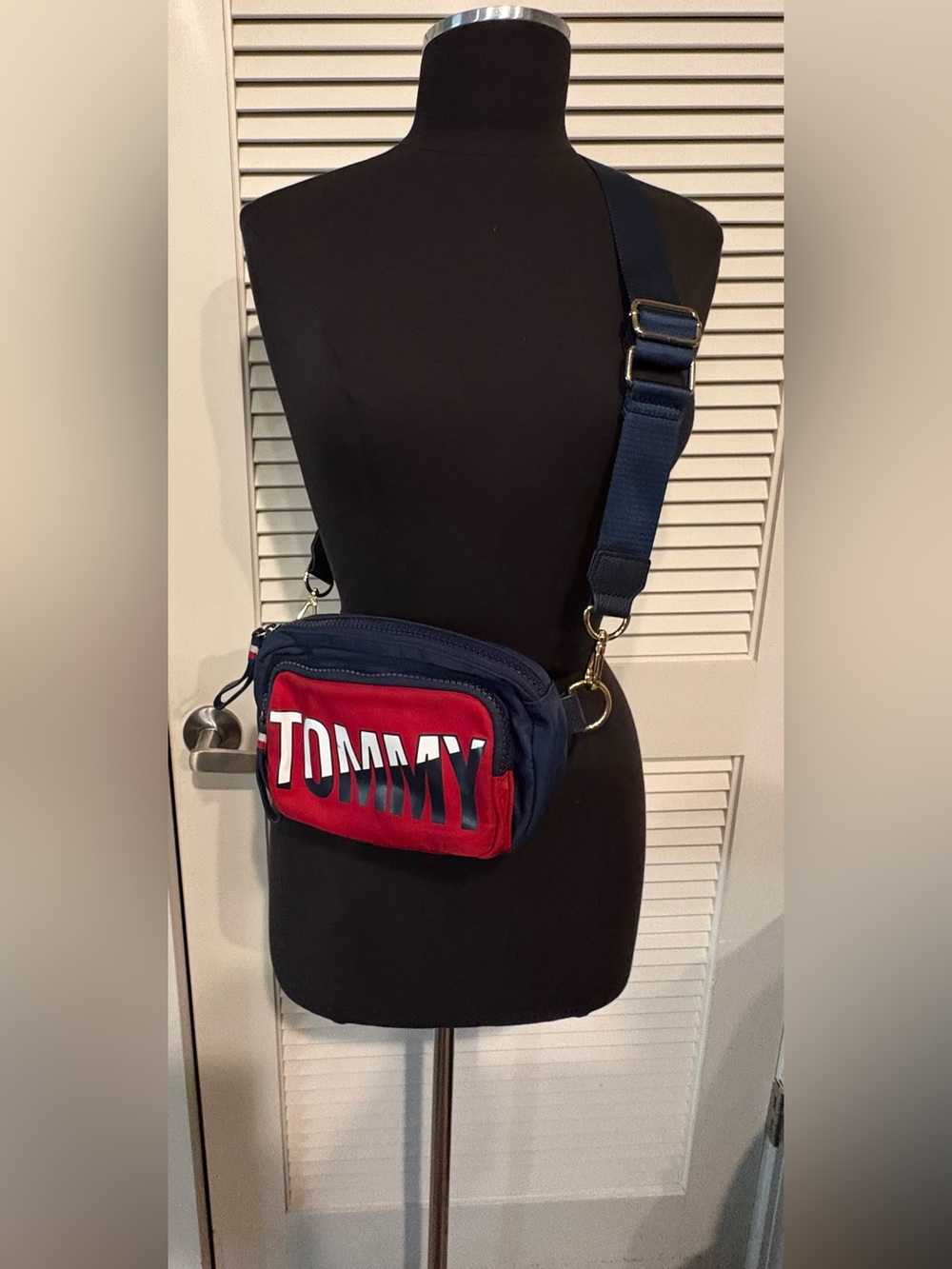 Womens Tommy Hilfiger Multi-Zip Crossbody Bag/Fanny pack